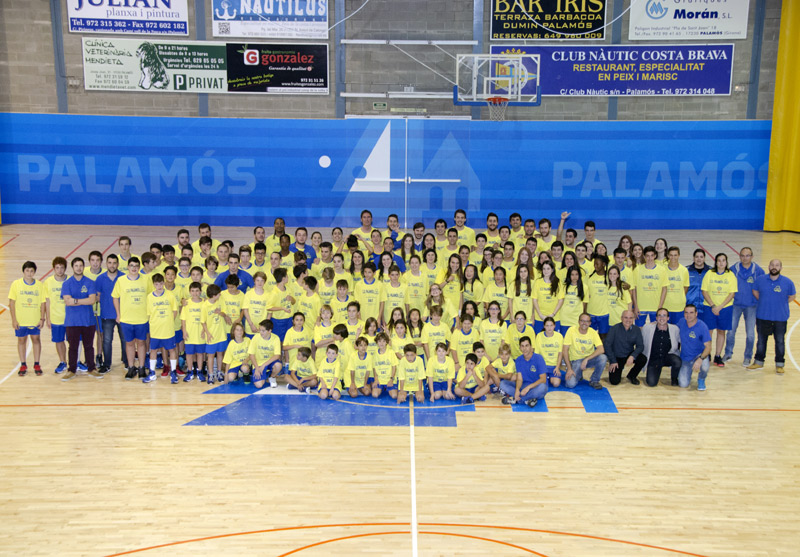 Presentació dels equips del CE Palamós, la passada temporada. (Foto: Olga Grassot.)