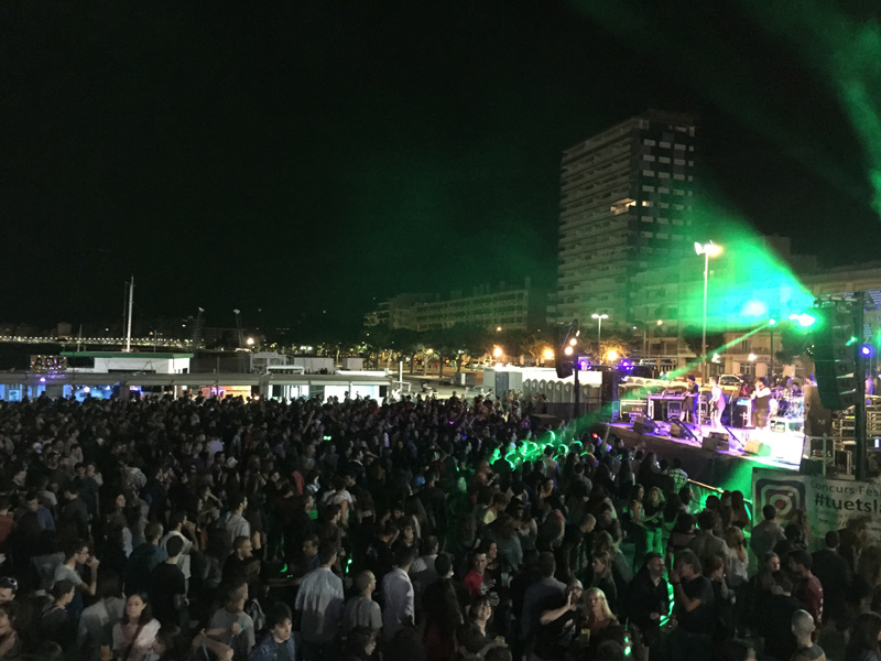 El recinte de Barraques va concentrar una forta afluència de públic durant els concerts. (Foto: Departament de Joventut Ajuntament de Palamós.)