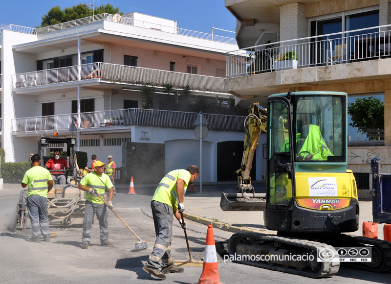 Pavimentació de carrers a Palamós, en una imatge d'arxiu.