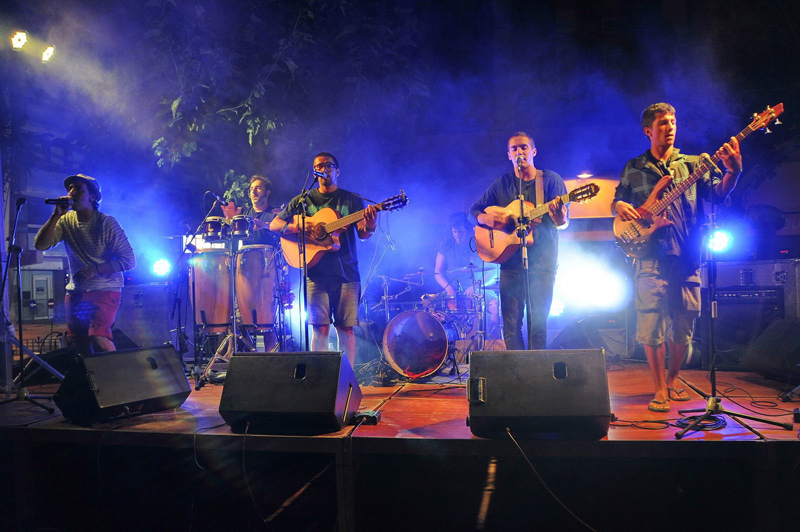 El grup Bananna Beach en una anterior actuació al Rumb(A)Palamós. (Foto: Àrea de Cultura).