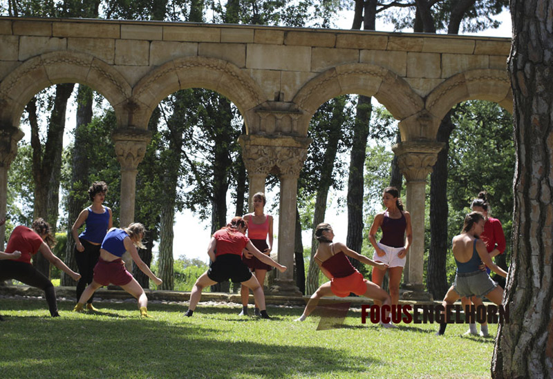 El claustre del Mas del Vent va ser l'escenari de la presentació de l'ONADAnce.