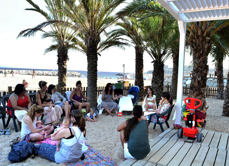 Una de les activitats programades a l'Espai Nadó de la platja de Sant Antoni. (Foto: Ajuntament de Calonge).