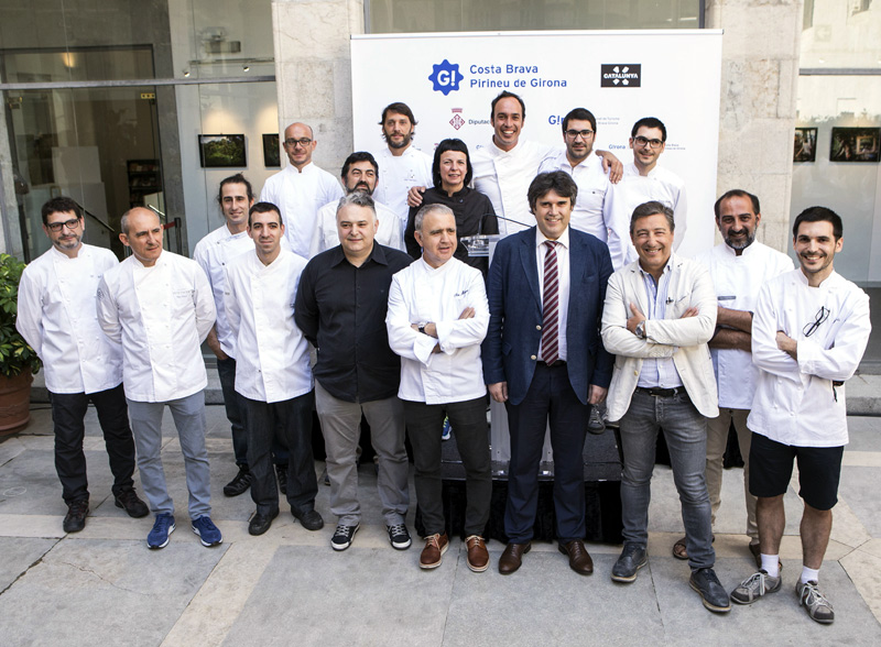 Reconeguts cuiners gironins amb el president de la Diputació. (Foto: Martí Artalejo.)