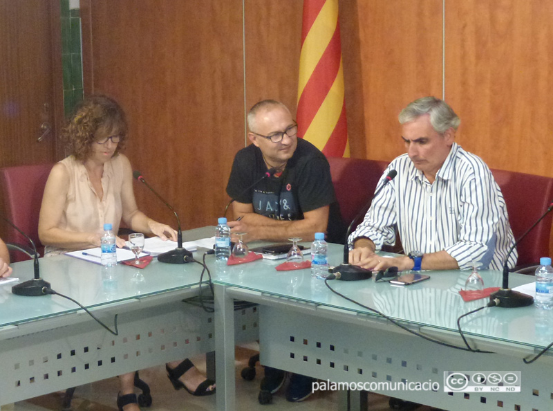 El regidor Emili Colls, al centre, en el Ple d'aquest passat dimarts.