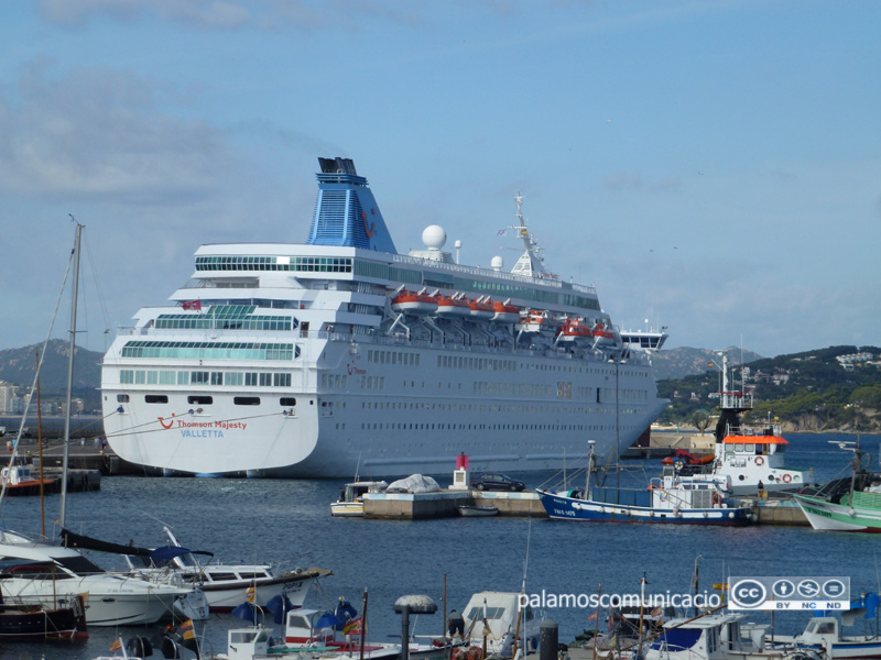 El Thomson Majesty, aquest matí al port de Palamós.