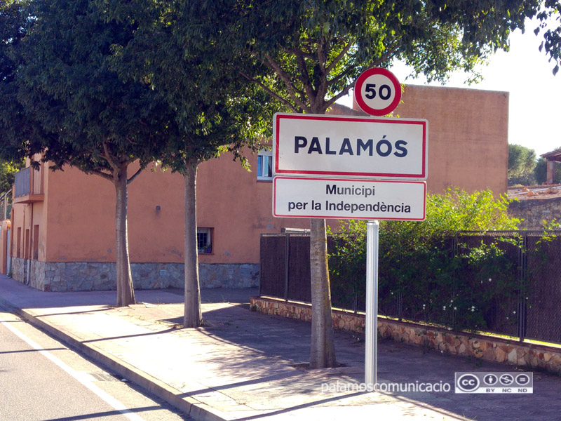 Un dels rètols situat a l'entrada de Palamós