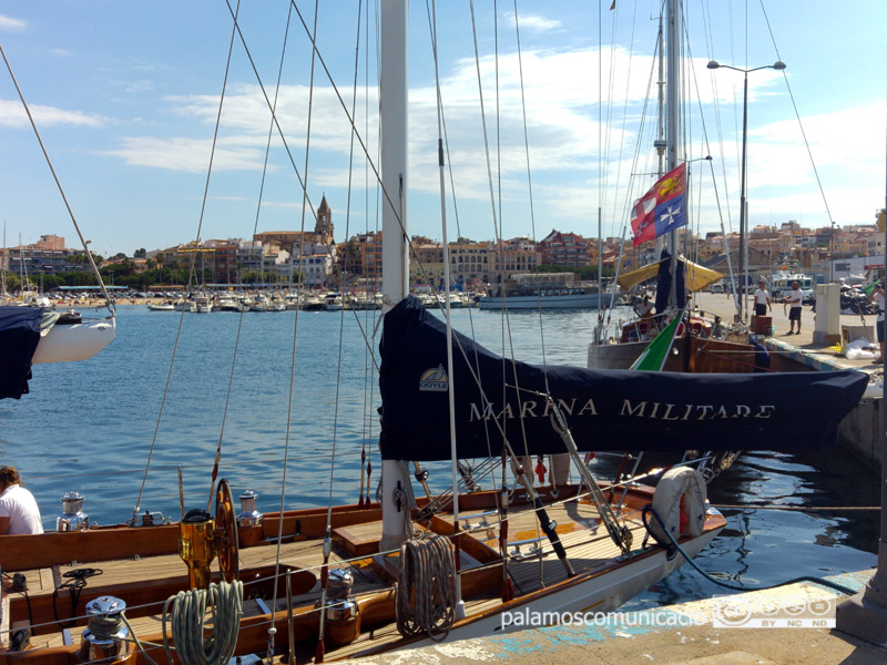 Els dos velers, avui al moll de Palamós