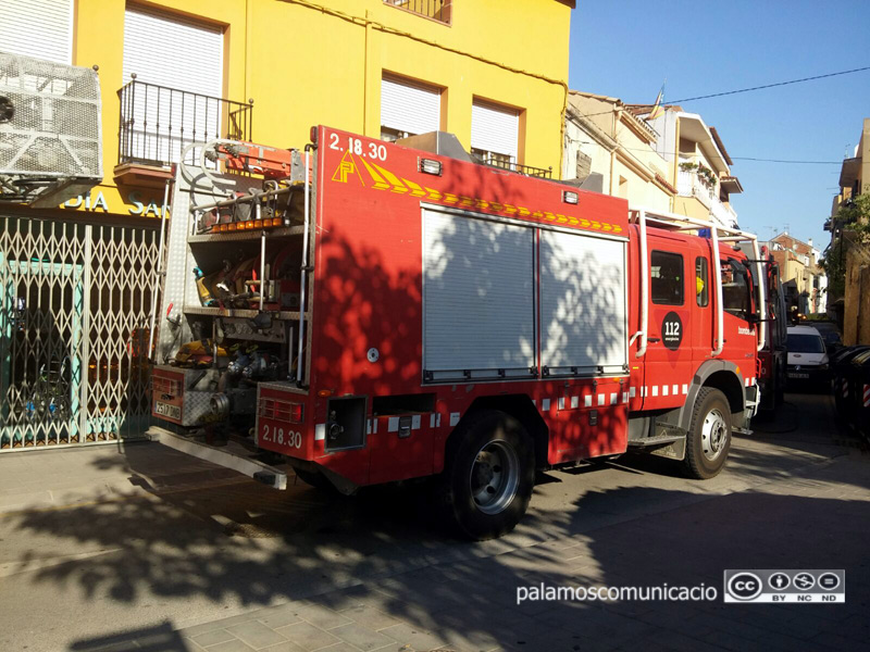 Una dotació dels Bombers de la Generalitat, en el lloc on s'ha produït l'incidència.
