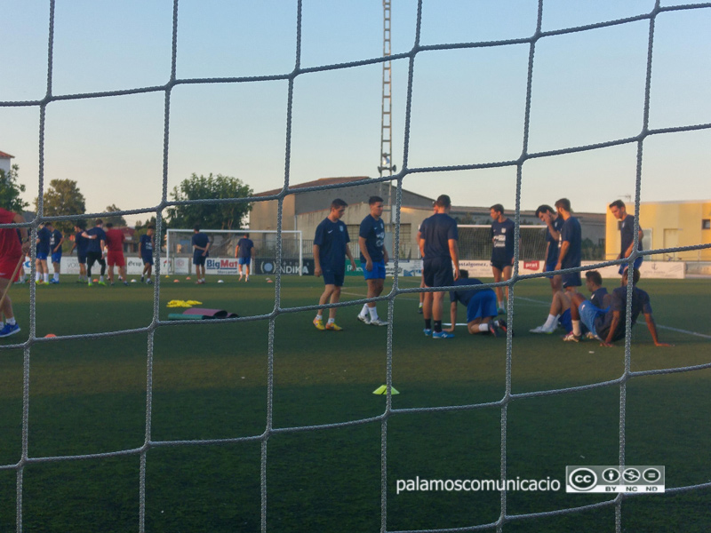Els jugadors del Palamós CF en el seu primer entrenament, ahir.