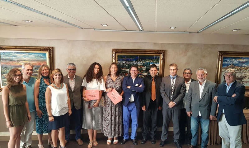 El tribunal i els guanyadors de l'edició 2016 de la Beca Xiquet Sabater. (Foto: Costa Brava Centre).
