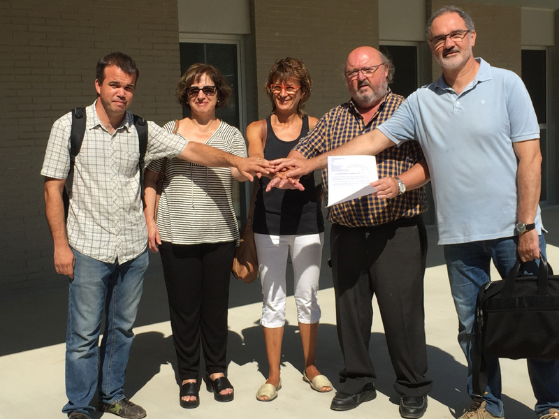 Els representants de les diferents administracions després de firmar l'acta d'ocupació. (Foto: Ajuntament de Calonge).