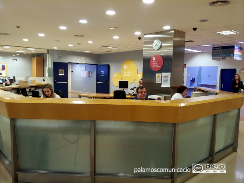 Recepció central a l'hospital de Palamós.