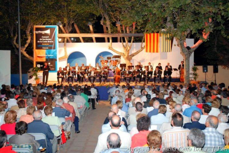 El Concert de Sardanes de la Costa Brava a l'Arbreda, en una imatge d'arxiu. (Foto: Josep Lois).