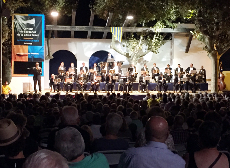 Concert de Sardanes de la Costa Brava, ahir a la nit a l'Arbreda. (Foto: Dolors Puig).