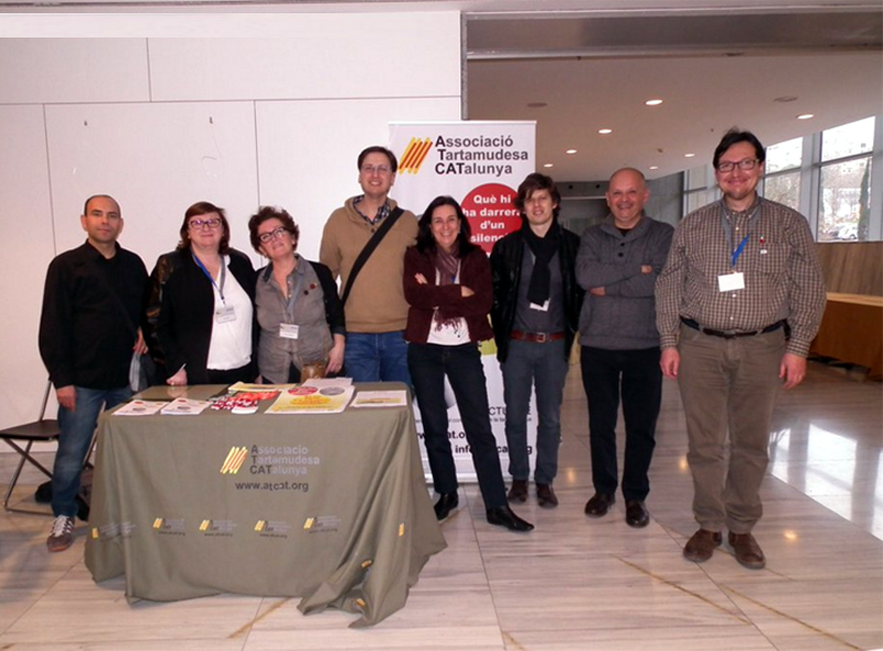 Representants de l'ATCAT. (Foto: Josep Sansalvador).