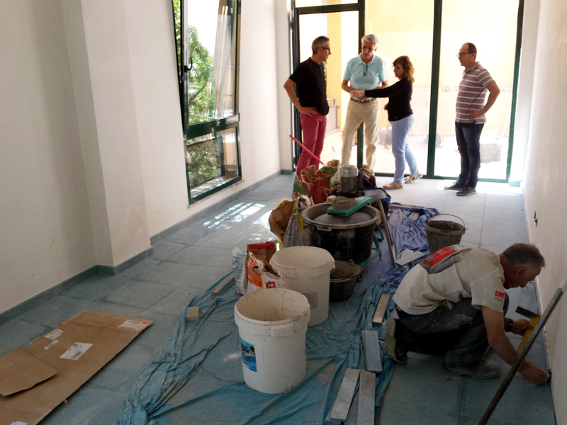 Visita d'autoritats i tècnics a les obres d'ampliació del Servei d'Arxiu. (Foto: Ajuntament de Palamós).
