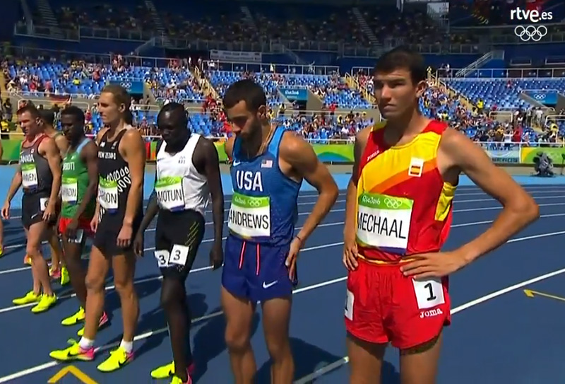 Adel Mechaal, en la línia de sortida de la seva sèrie de 1.500 metres. (Imatge: RTVE).
