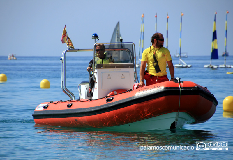 Llanxa de vigilància, salvament i socorrisme en aigües de Palamós.