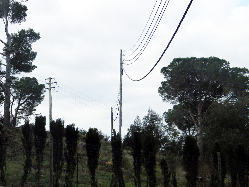Una part del cablejat que s'ha reformat a Vall-llobrega. (Foto: Endesa).