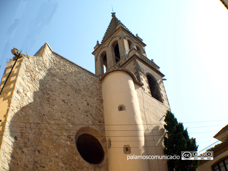 El campanar de l'església de Santa Maria de Palamós.