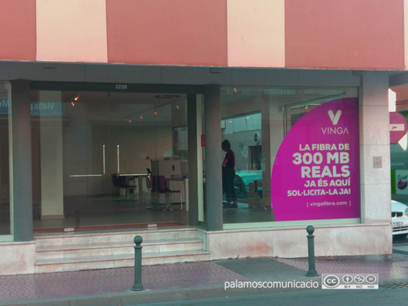 Botiga que l'empresa Vinga té a l'avinguda de l'Onze de Setembre a Palamós.
