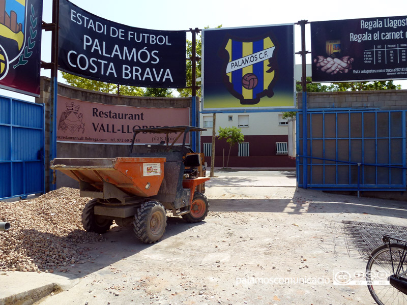 Darrers dies d'obres a l'Estadi Municipal Palamós-Costa Brava.