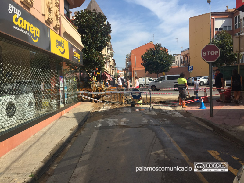 Una imatge del lloc de l'incidència, a la cruïlla del carrer d'Alba i l'avinguda de Catalunya.