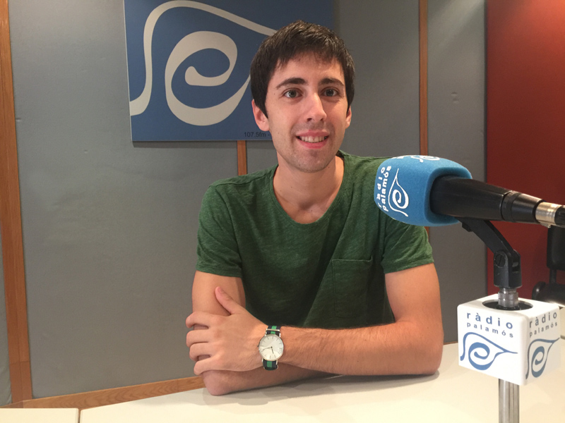 El base Albert Jordà als estudis de Ràdio Palamós.