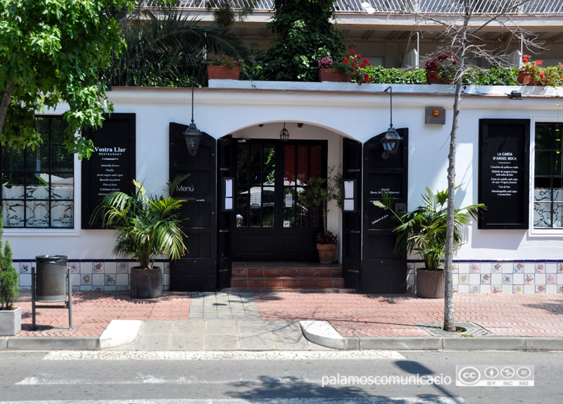 El sopar es fa al restaurant Vostra Llar, a dos quarts de nou del vespre.