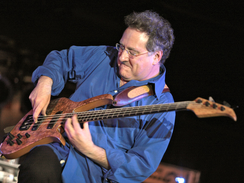 El guitarrista Brian Bromberg serà un dels protagonistes de la nit de dissabte.