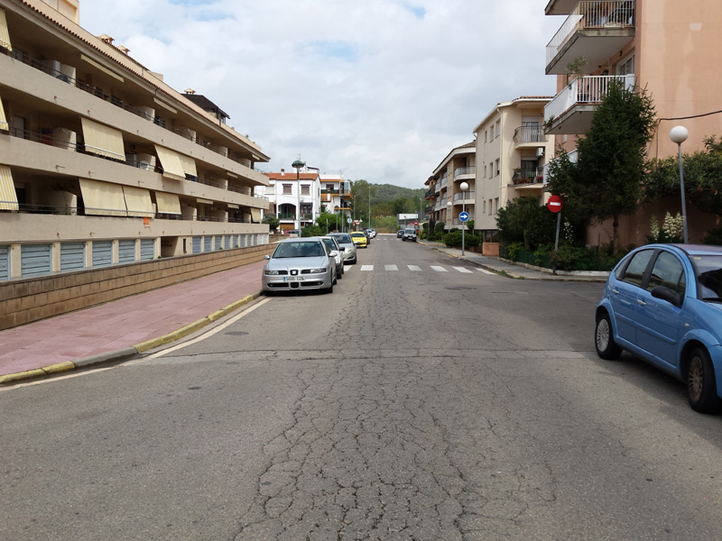 Un aspecte del carrer del Mar, un dels límits entre els municipis de Palamós i Calonge. (Foto: Ajuntament de Palamós).