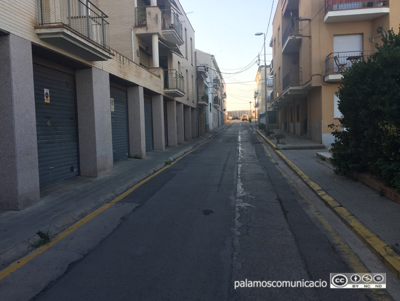 El carrer de l'Ametlla de Mar, al barri Vell de Palamós.