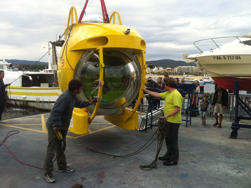El submergible Ictineu 3, ahir al port de Palamós-