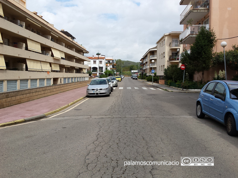El carrer del Mar és un dels que delimita l'espai on se soterraran les línies.