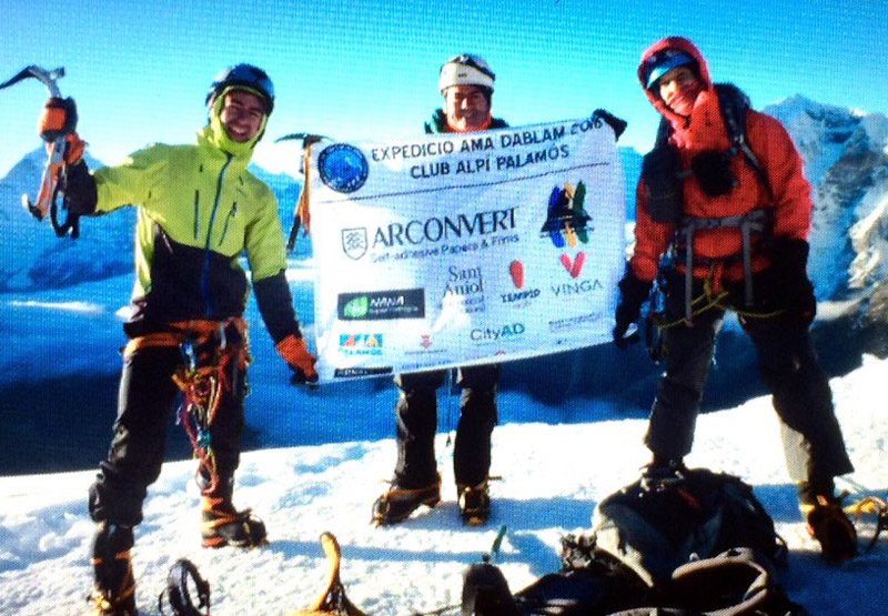 Els tres membres de l'expedició al cim del Lobuche East. (Foto: Club Alpí Palamós).