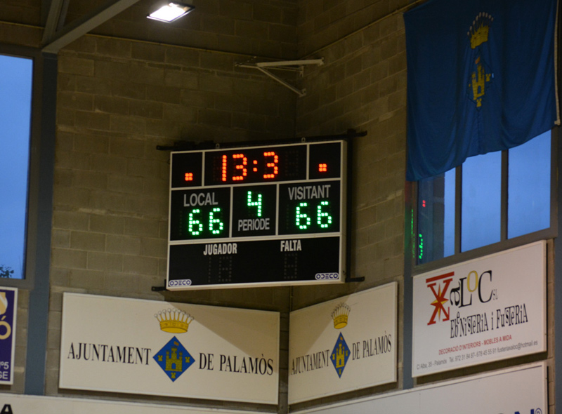 Aquest cap de setmana hi ha bàsquet i futbol sala al Pavelló Municipal. (Foto: Xavier Saguer).