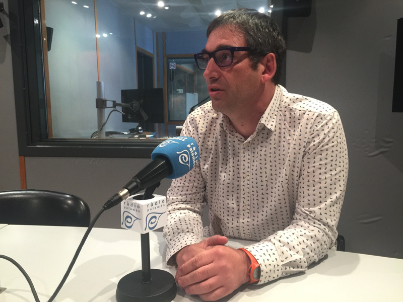 El regidor Francesc Subirats en l'espai de Ràdio Palamós 'Preguntes'.