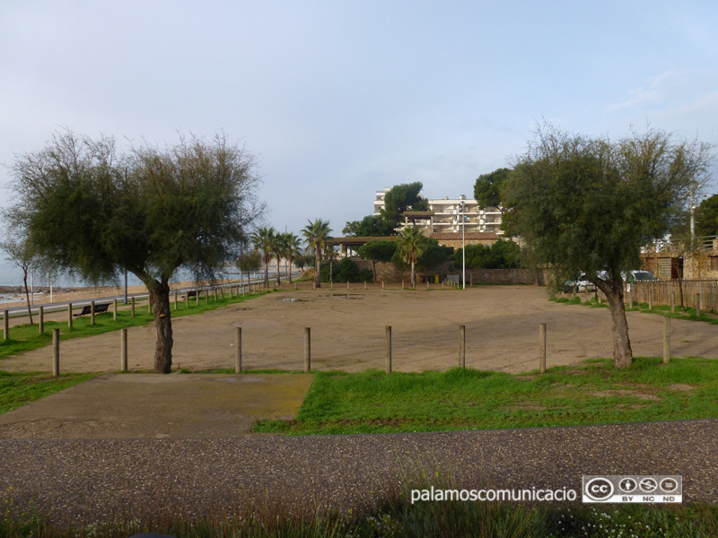L'Ajuntament de Calonge vol reordenar l'espai d'aparcament que hi ha al costat de la platja d'Es Monestrí. 