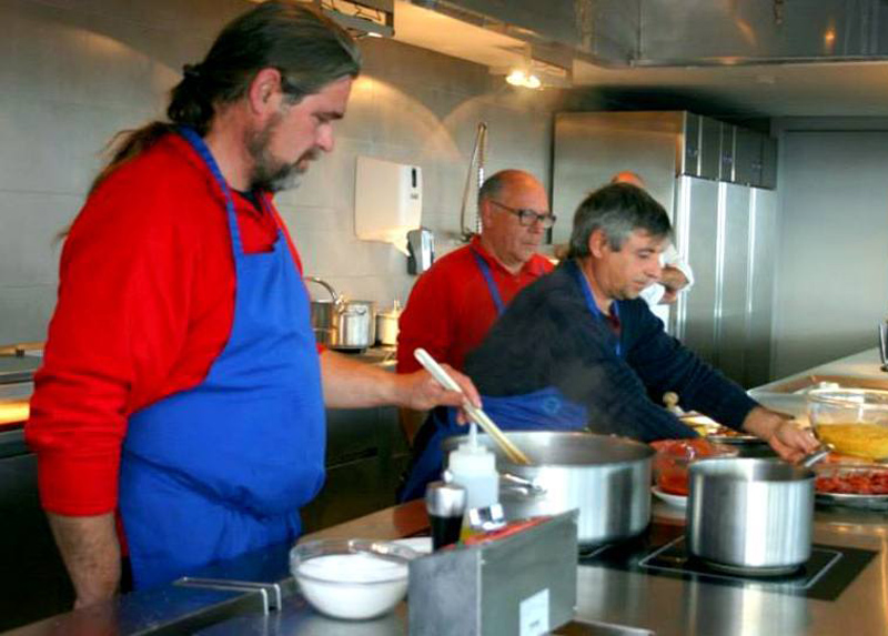 Salvador Fortuny, en un taller de cuina a l'Espai del Peix. (Foto: Museu de la Pesca).