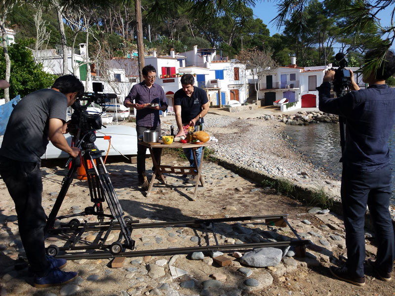 Un instant de la gravació a cala S'Alguer. (Foto: Ajuntament de Palamós).