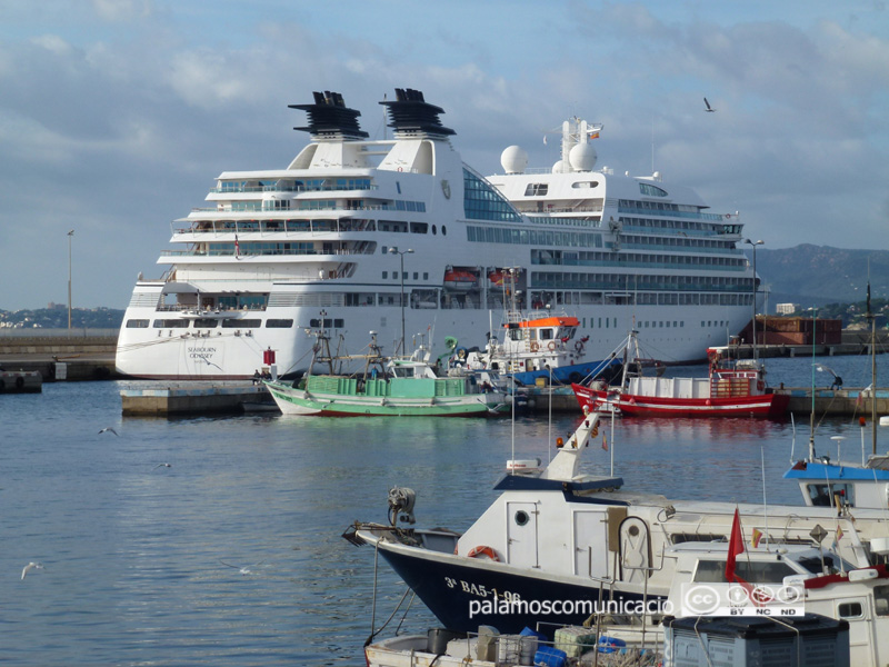 El Seabourn Odissey, avui al port de Palamós.