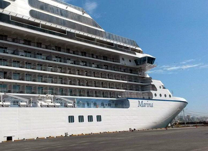 El creuer Marina, que venia del port francès de Toló, ha cancel·lat l'escala per mal temps. (Foto: Portal Portuario).