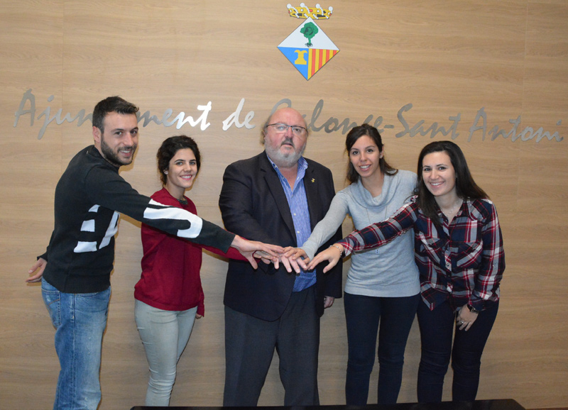 Participants del Programa de Garantia Juvenil amb l'alcalde Jordi Soler. (Foto: Ajuntament de Calonge).