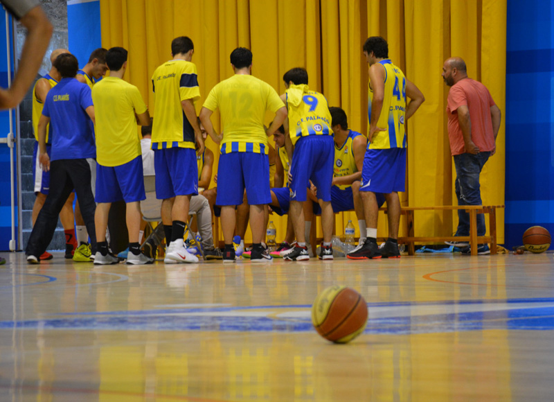 Els jugadors del sènior A del Multiserveis-CE Palamós. (Foto: Xavier Saguer).