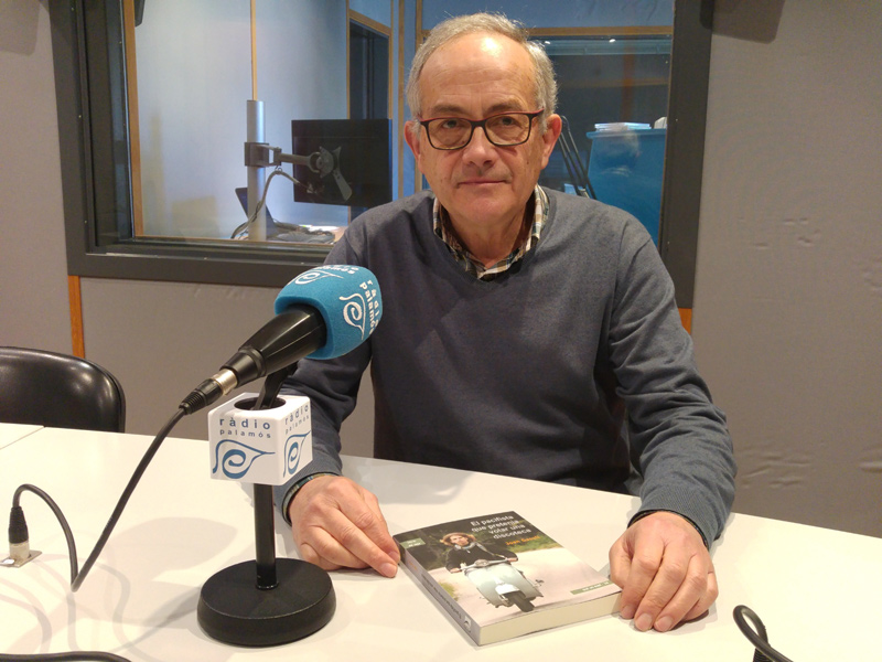 Joan Gasull ha visitat Ràdio Palamós per presentar la seva primera novel·la.