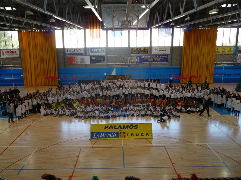 El festival es fa al Pavelló Municipal d'Esports de Palamós.