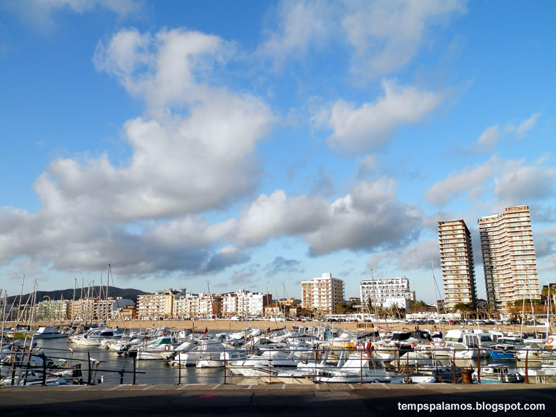 Núvols baixos a Palamós, l'últim dia de l'any. (Foto: Jordi Fernández tempspalamos.blogspot.com).