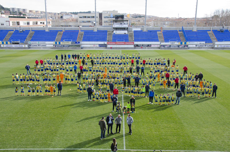 Abans del partit contra el Figueres el Palamós CF va presentar els seus equips de base. (Foto: Olga Grassot).