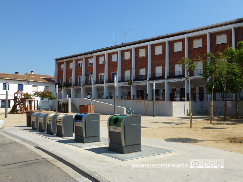 Plaça de Pere El Gran, al barri de les Cases Noves.