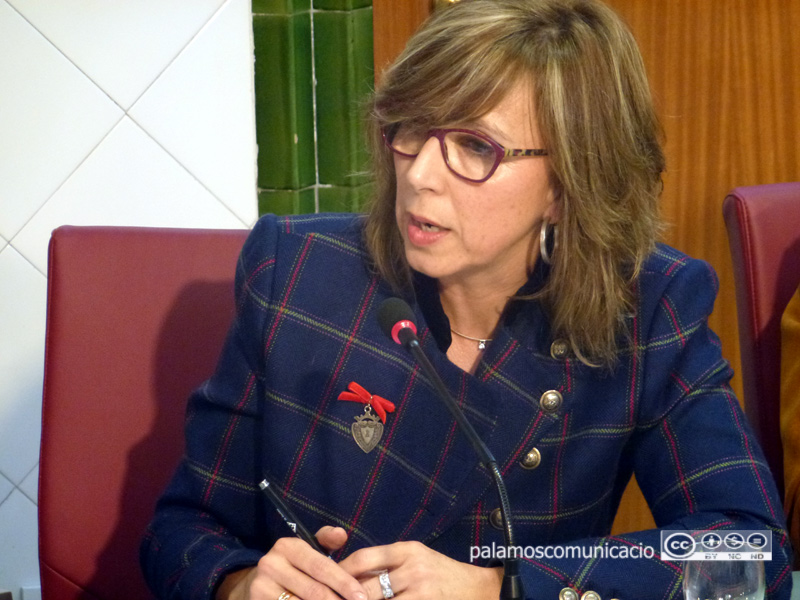 La portaveu del grup socialista, Teresa Ferrés, durant el Ple d'ahir.